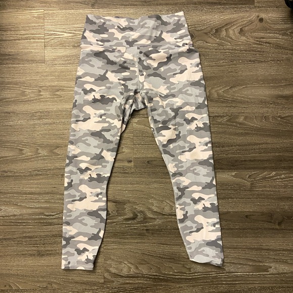 Fabletics Powerhold athletic leggings - size medium, camouflage print - Picture 1 of 4